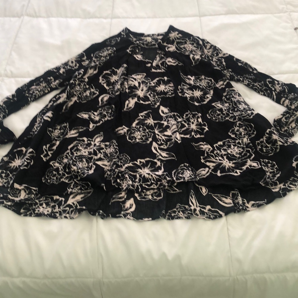 Free People oversized free style high low long sleeve blouse w V-neck front